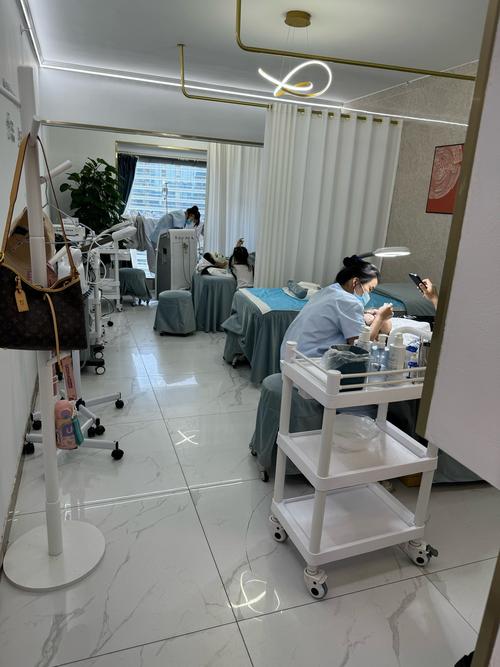 這家美容院是一家非常值得推薦的美容店 她們的服務態(tài)度